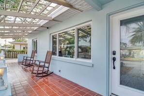 Front Patio | Step-Free Access | Rocking Chairs