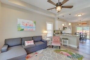 Living Room | Free WiFi | Smart TV
