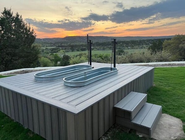 Bañera de hidromasaje al aire libre