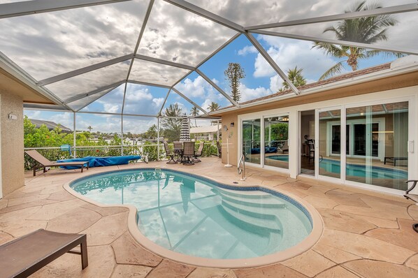 Pool, Water, Swimming Pool, Lamp, Floor