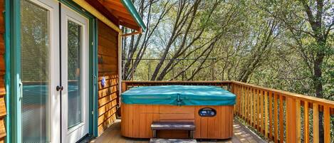 Hot Tub. Pine Mountain Lake Vacation Rental "The Nut House" - Unit 7 Lot 180.