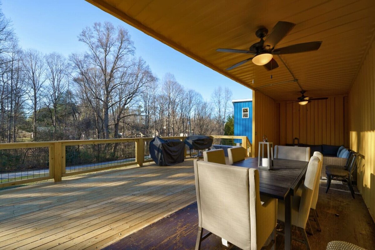 Dahlonega Tree Tops Tiny Home @HuddleTiny Homes