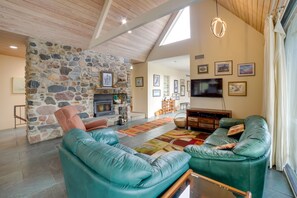 Living Room | Main Level | Smart TV | Wood-Burning Fireplace