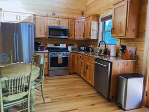 Full Kitchen (1)