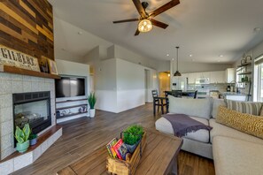 Living Room | Fireplace | Smart TV | Books | Board Games | Free WiFi