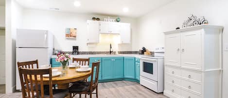 Orem Vacation Rental | 2BR | 2BA | Step-Free Access | 960 Sq Ft