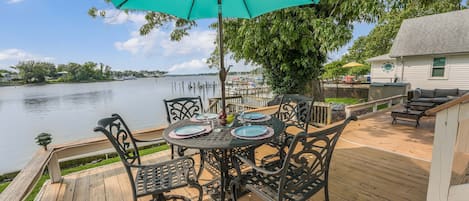 Waterfront home on Monroe Bay in the heart of Colonial Beach.