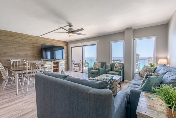 Beautiful Gulf Front Condo.