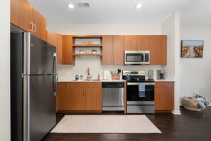 Fully stocked kitchen for cooking and eating in, modern appliances for having those home cooked meals while on vacation. We provide a good selection of cookware, utensils, plats, cups, and silverware. We do have some plastic cups as well as glassware (low