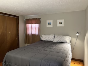 Second bedroom with queen bed