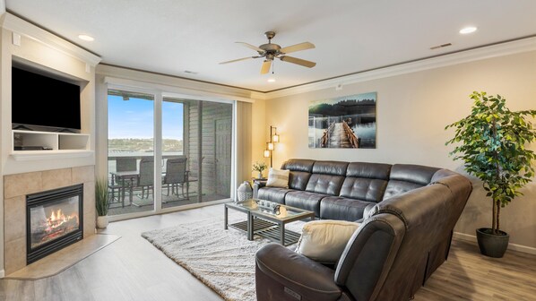 Main Living Area with 3 Power Reclining Chairs in Large Sectional