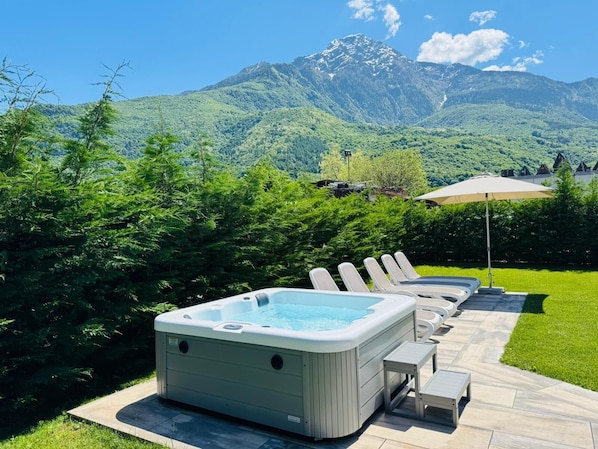Bain à remous extérieur