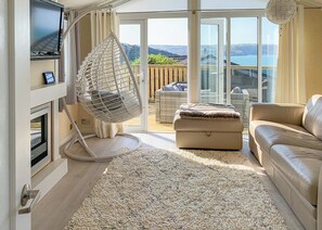 Jasmine Lodge - Gwalia Falls, Tresaith Beach, Cardigan, Ceredigion
