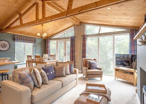 Kingfisher Lodge - Thirlestane Woodland Lodges, Lauder
