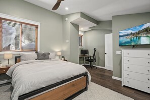 Bedroom 1, 1 King, Sleeps 2