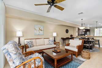 Luxury in Waikoloa! 2-bed, 2-bath condo with golf course views + outdoor kitchen