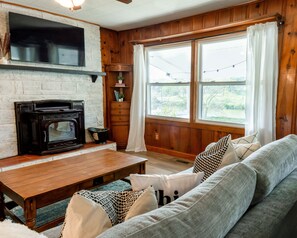 Entertainment & Comfort - Roku TV, cozy seating, books and a warm pellet stove!✨