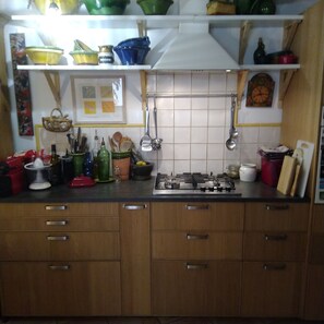 IKEA kitchen fully equipped as we lovely cooking!