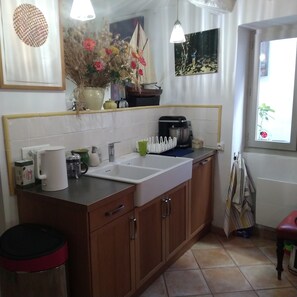 double ceramic sink and dishwasher.