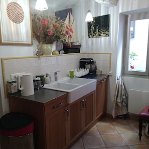 double ceramic sink and dishwasher.