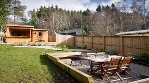 Two Queens Houses back garden furniture and hot tub and sauna