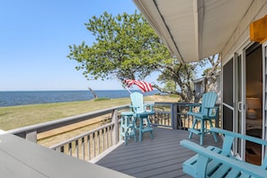 DU601: Money In The Banks | Bottom Level Soundfront Deck