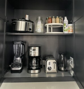 Well-stocked kitchen with all the essentials!