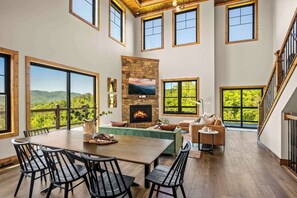 
Breathtaking mountain views, a cozy fireplace, and stylish rustic charm—your perfect Smoky Mountains getaway!