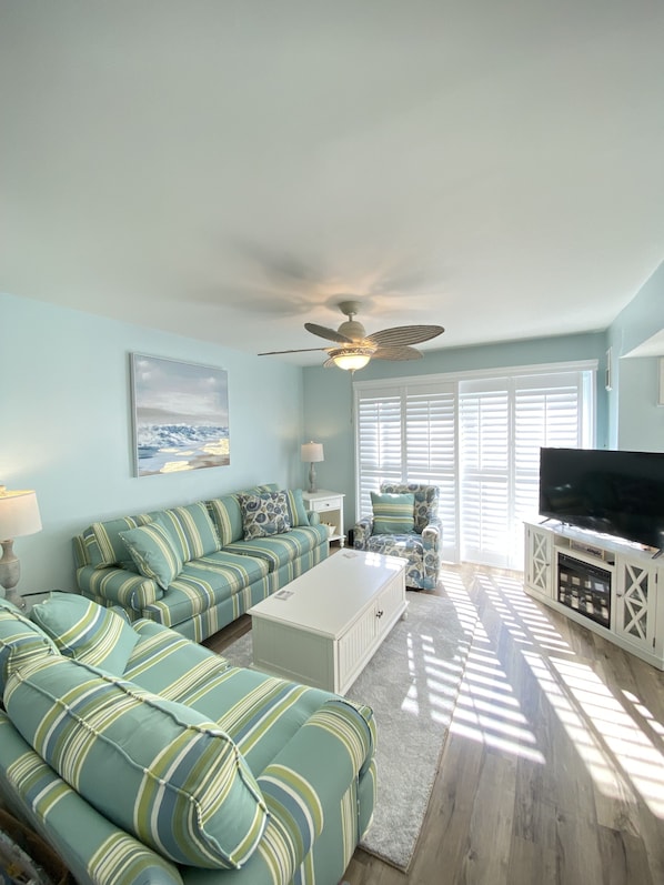 The lovely, comfortable living room has Smart Roku TV with streaming apps.
