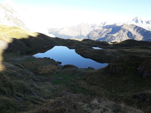 Petit lac de montagne
