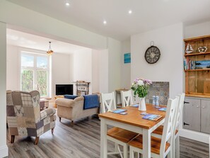 Living room/dining room | Happy House, Brighton