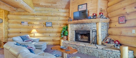 Gatlinburg Vacation Rental | 1BR + Loft | 2BA | Stairs to Access | 1,150 Sq Ft