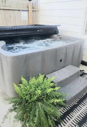 Bain à remous extérieur