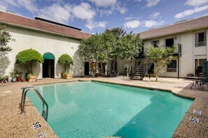 Community Amenities | Pool Access