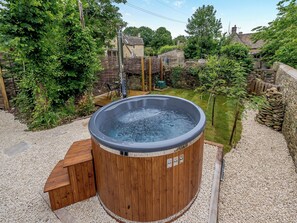 Hot tub | The Hideaway, Filkins, near Lechlade