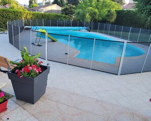 Piscine de 11x8 m sécurisée