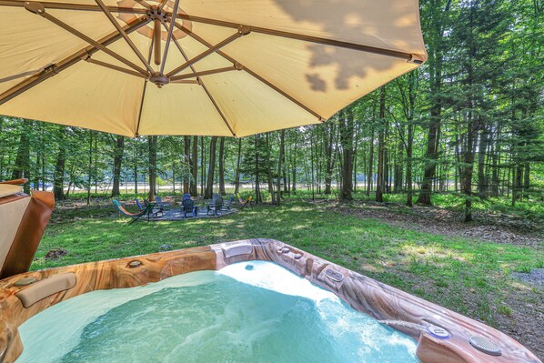 Outdoor spa tub