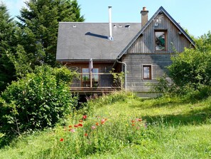 le gîte vu du jardin