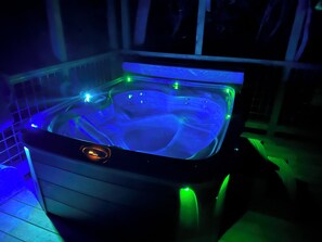 Indoor spa tub