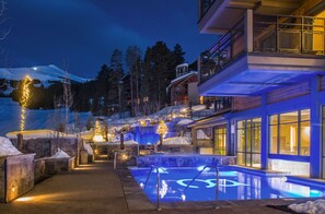 Indoor/outdoor pool, multiple hot tubs