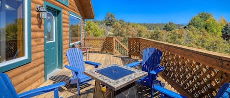 Fantastic deck with a propane fire pit and bbq