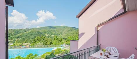 Cielo, Costruzione, Proprietà, Nube, Pianta, Acqua, Natura, Tavolo, Shade, Interior Design