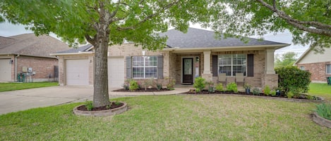 Round Rock Vacation Rental | 3BR | 2BA | 1,970 Sq Ft | 2 Steps Required