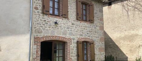 petite maison de campagne dans petit bourg