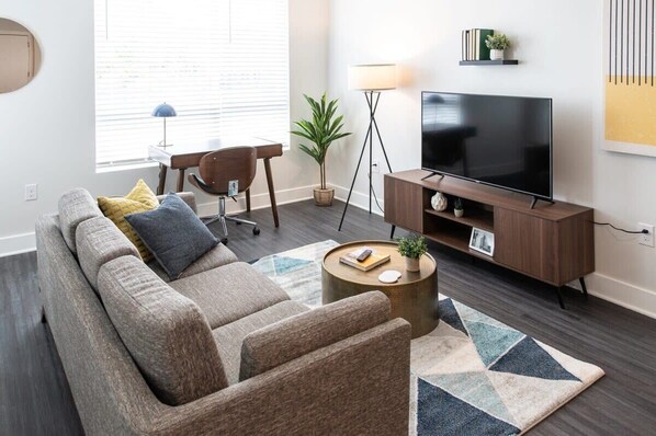 Cozysuites l Upscale 1BR in  Downtown Cincinnati