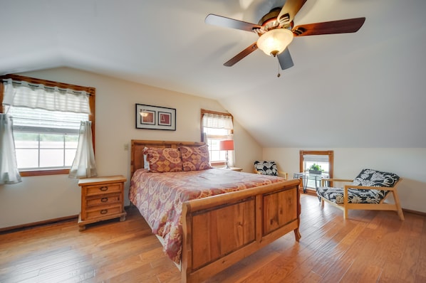 Fredericksburg Vacation Rental | Studio | 1BA | Stairs Required | 250 Sq Ft