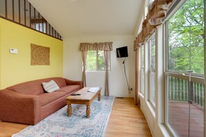 Living Room | Full Sleeper Sofa | Free WiFi