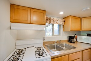 Kitchen | Trash Bags & Paper Towels