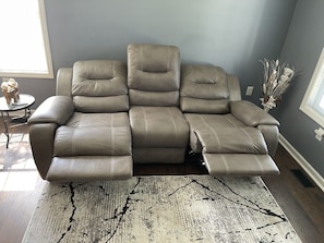 5 SEAT RECLINING SECTIONAL COMFY LEATHER COUCH  