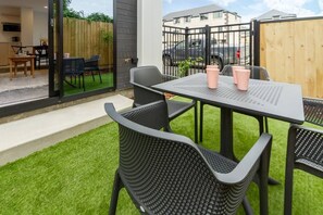 Fenced Private Courtyard - Outdoor Seating Area